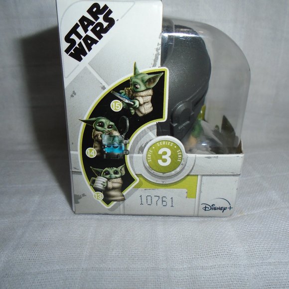 Star Wars The Bounty Collection Series 3 The Child (GROGU) Helmet Peeking Pose - Picture 4 of 5